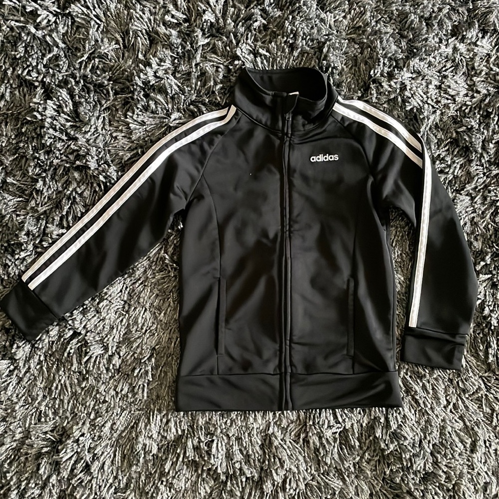 Boys Adidas size 5 Never worn